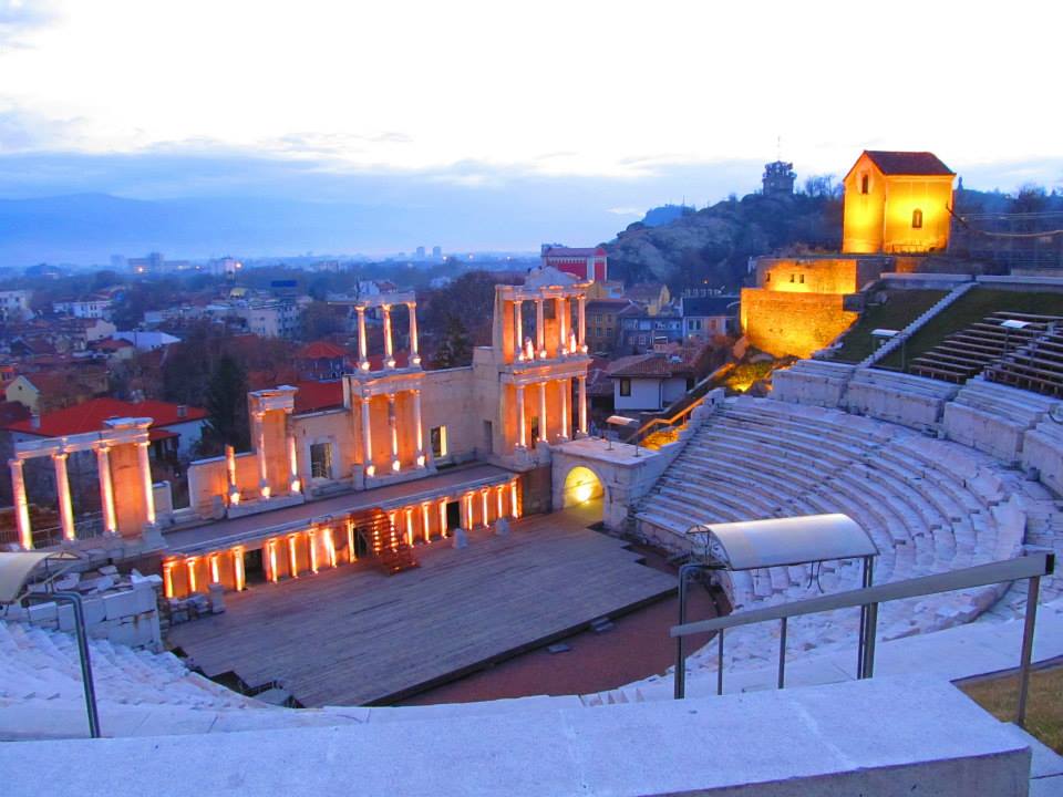 Summer Theater Plovdiv. Sahat Tepe (Danov Hill) is located in the center of Plovdiv, west of the main street. In the first modern city plan, the hill was named the Hour hill. Over time, there was numerous changes, the most serious of which was in 1812. It is believed that in Roman times on the top of the hill there was a temple of Venus.